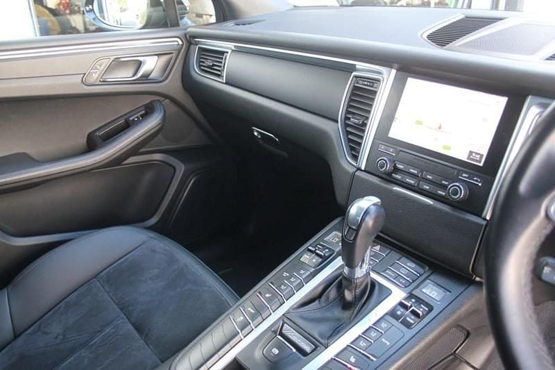 Begagnad Porsche Macan 252 HK (185 kW) 2017 Svart SUV