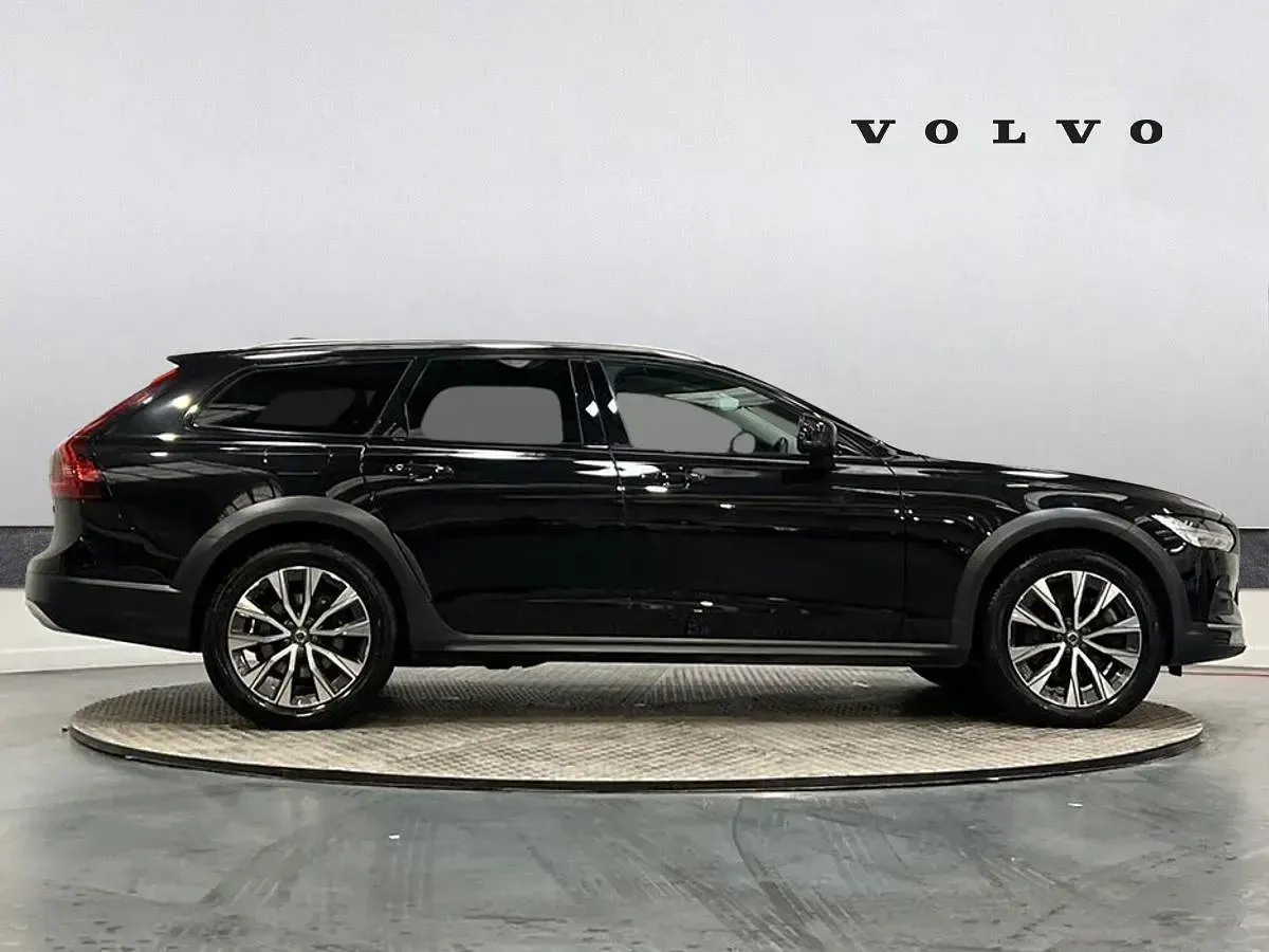 Used Volvo V90 CC 247 HP (181 kW) 2021 Estate