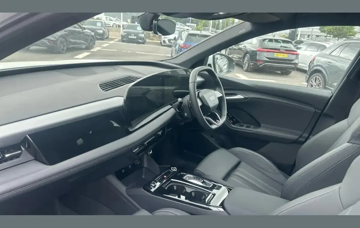 Used Audi Q6 e-tron S-Line 225 kW (306 HP) 2025 White SUV