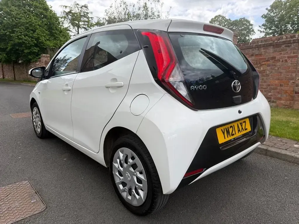 Gebraucht Toyota Aygo X-play 71 PS (52 kW) 2021 Weiß Kleinwagen