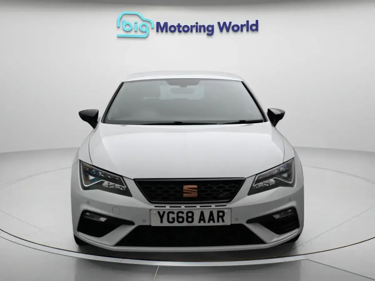 Used Seat Leon Cupra 290 290 HP (213 kW) 2019 White Hatchback