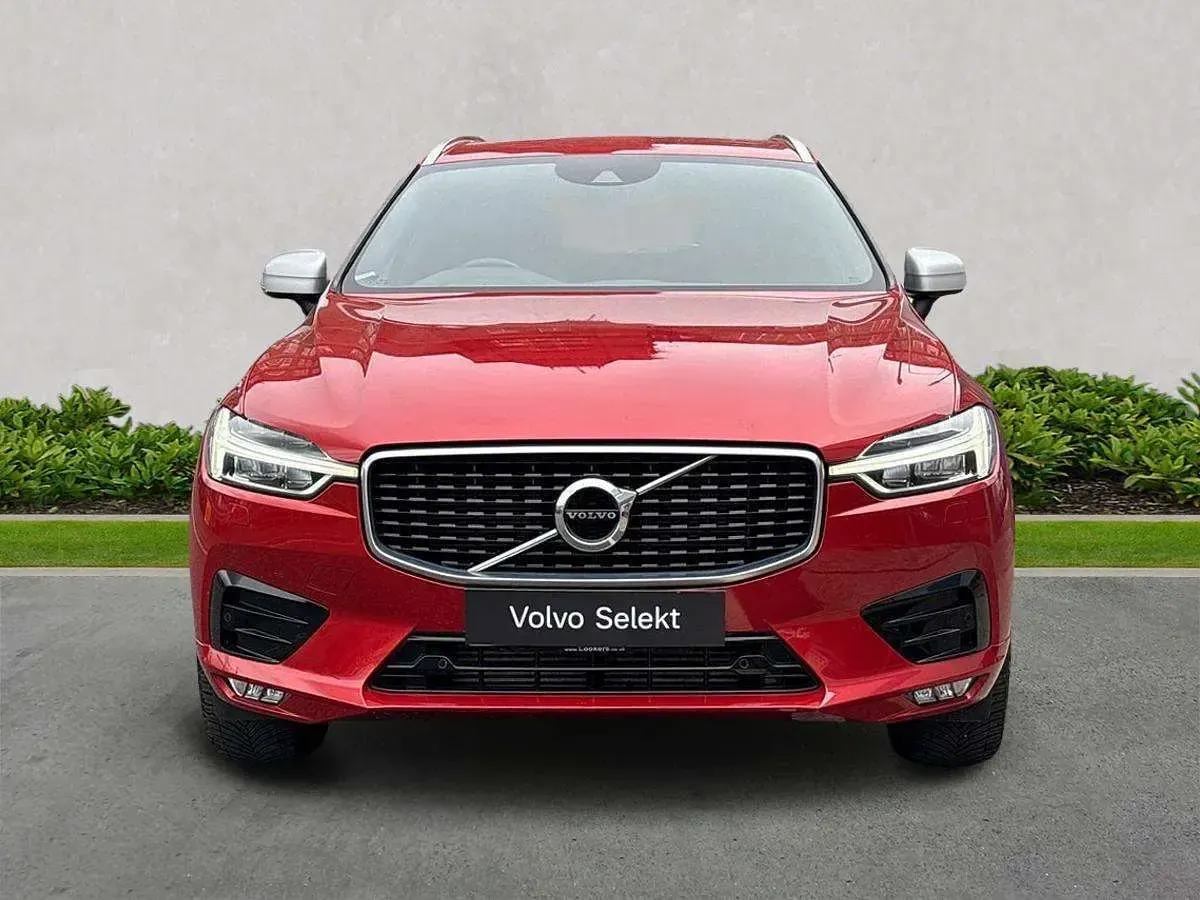 Used Volvo XC60 R-Design 250 HP (183 kW) 2019 Red SUV