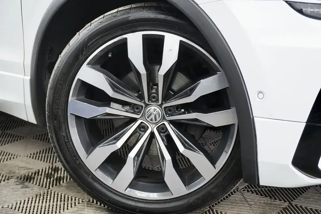 Używany VW Tiguan R-line 150 KM (110 kW) 2019 Biały SUV