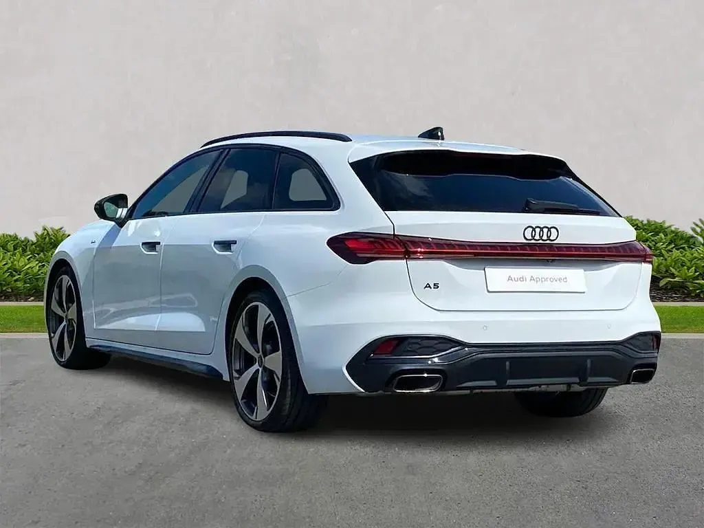 Usado Audi A5 Business 204 HP (150 kW) 2025 Branco Carrinha
