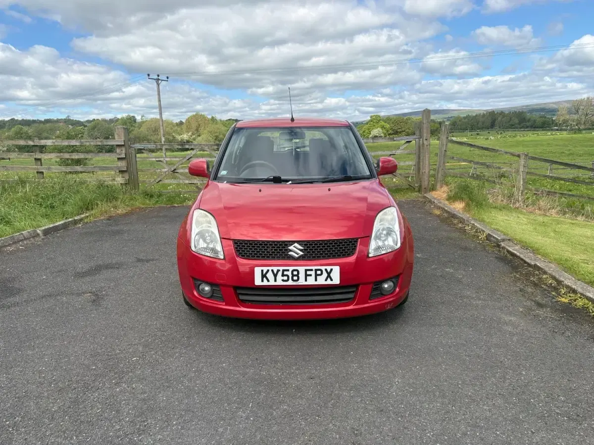 Begagnad Suzuki Swift GLX 102 HK (75 kW) 2008 Röd Halvkombi