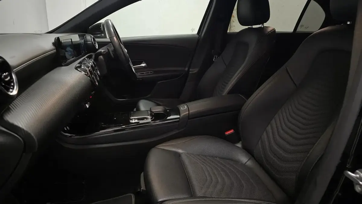 Used Mercedes A180 SE 116 HP (85 kW) 2018 Black Hatchback