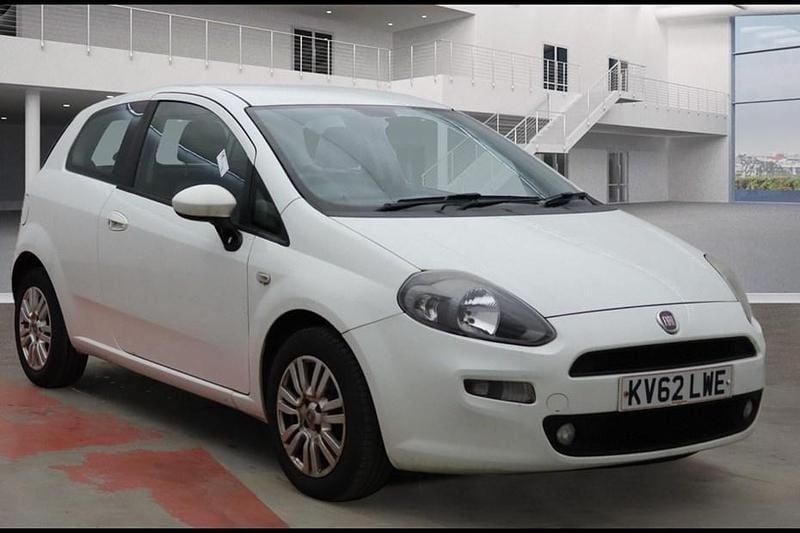 Used Fiat Punto Easy 69 HP (50 kW) 2012 White Hatchback