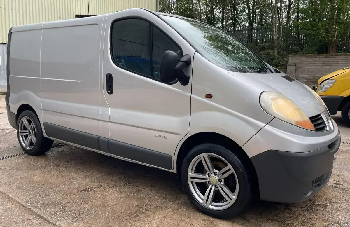 Używany Renault Trafic 115 KM (84 kW) 2008 Srebrny Minivan
