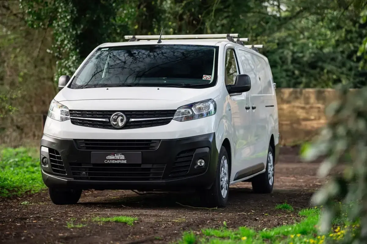 Used Vauxhall Vivaro 120 HP (88 kW) 2020 White MPV