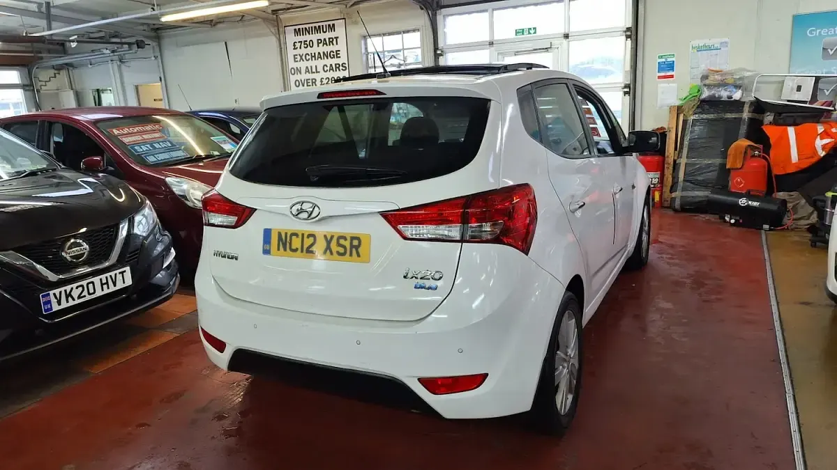 Used Hyundai ix20 Style 116 HP (85 kW) 2012 White Hatchback