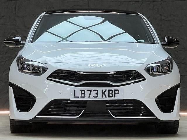 Usado Kia Ceed GT-Line S 158 HP (116 kW) 2023 Branco Citadino