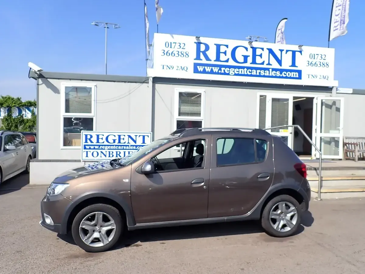 Used Dacia Sandero Ambiance 90 HP (66 kW) 2017 Brown Hatchback