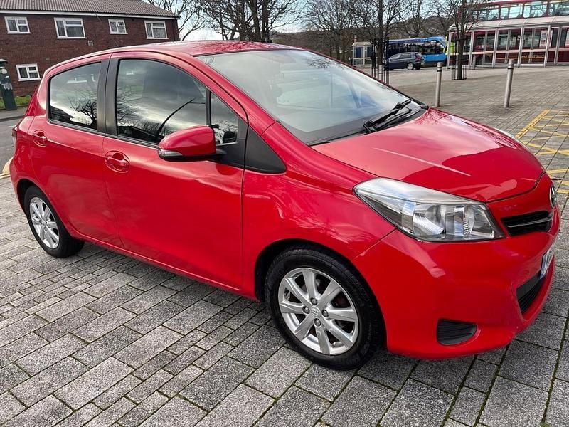 Used Toyota Yaris 2012 Red Hatchback