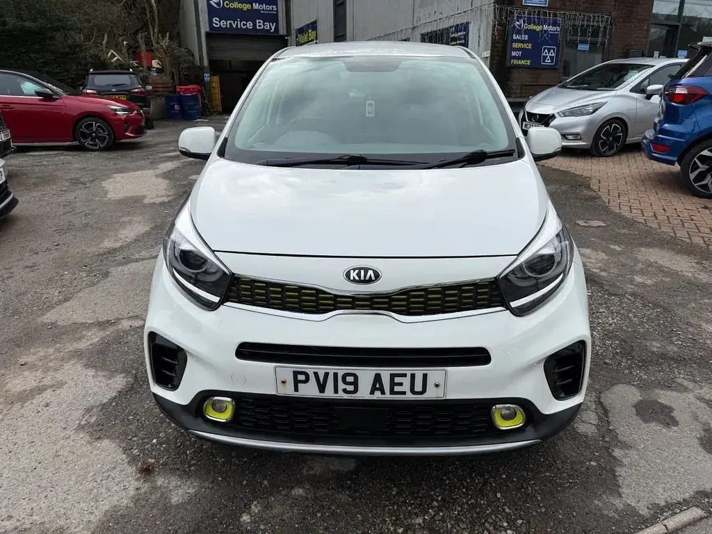 Used Kia Picanto X-Line 84 HP (61 kW) 2019 White Hatchback
