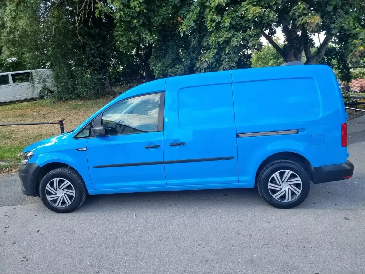 Used VW Caddy Maxi Startline 102 HP (75 kW) 2016 Blue MPV