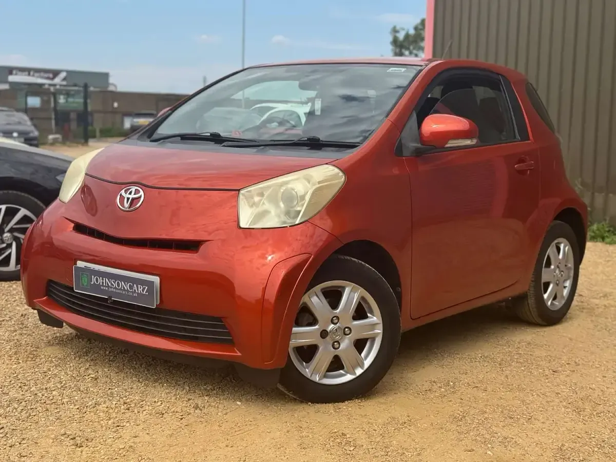 Used Toyota iQ 68 HP (50 kW) 2011 Red Hatchback