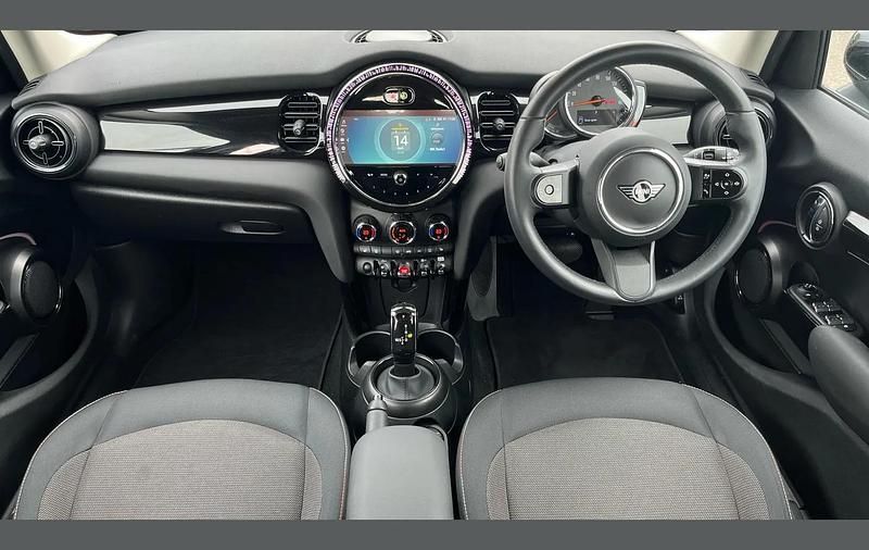 Usado Mini Cooper Classic 134 CV (98 kW) 2023 Negro Utilitario