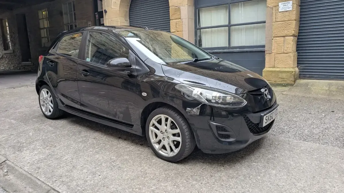 Begagnad Mazda 2 2010 Svart Halvkombi