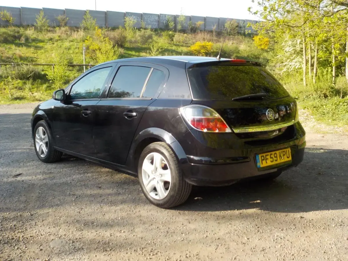 Begagnad Vauxhall Astra Active 2010 Svart Halvkombi
