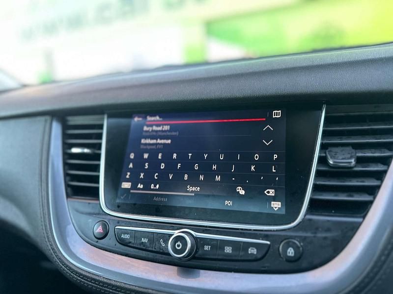 Used Vauxhall Grandland X Elite 120 HP (88 kW) 2018 White SUV