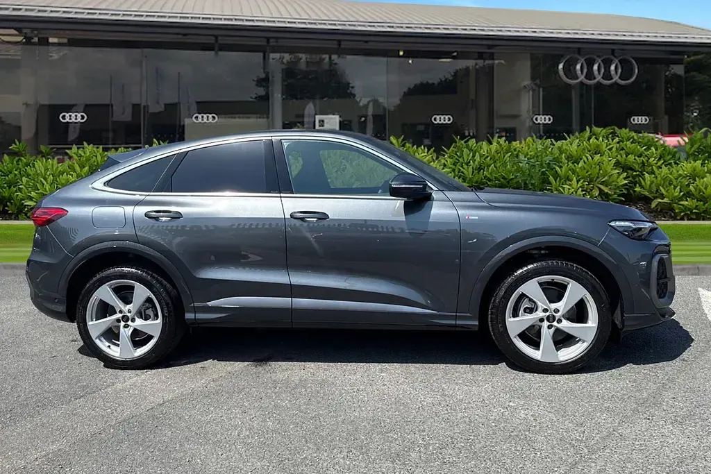 New Audi Q5 S-Line 204 HP (150 kW) 2026 Grey SUV