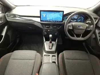 Begagnad Ford Focus ST-Line 125 HK (91 kW) 2023 Vit Halvkombi