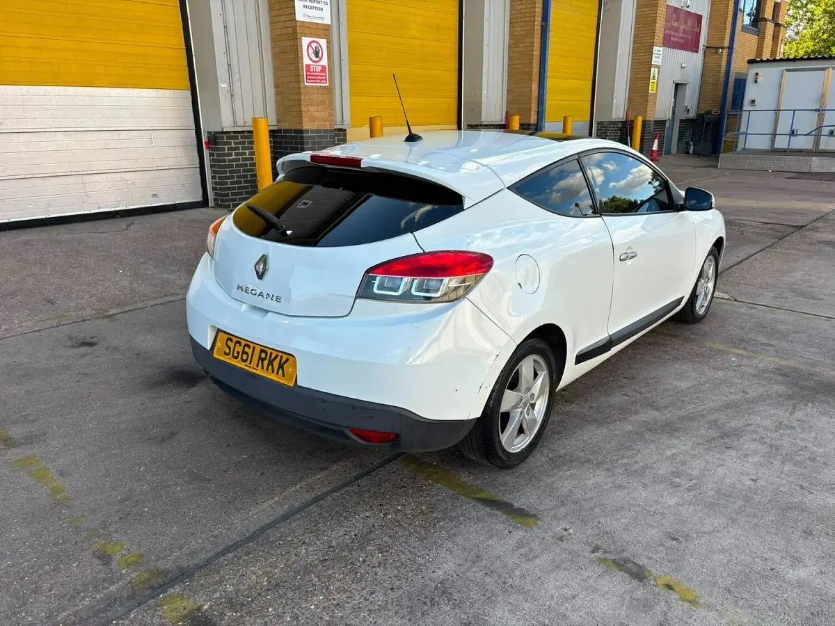 Used Renault Mégane Coupé Dynamique 2011 White Coupe