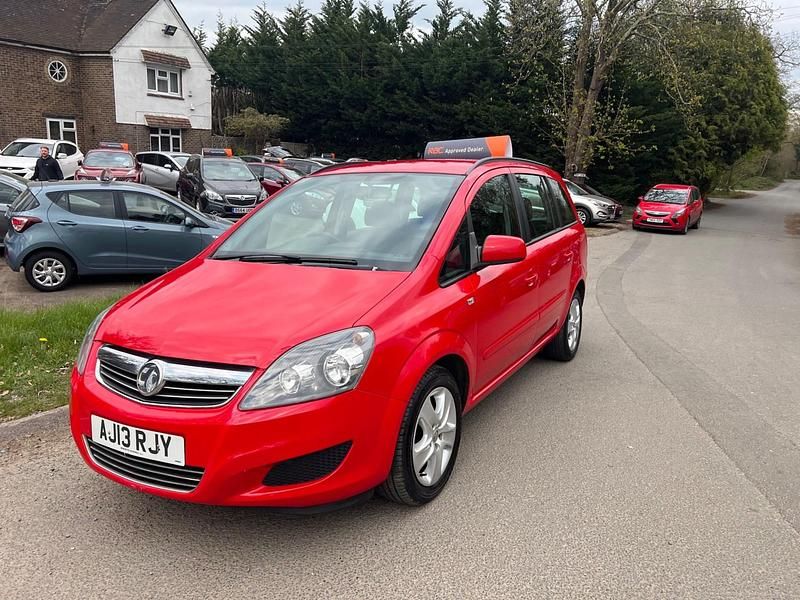 Used Vauxhall Zafira 115 HP (84 kW) 2013 Red MPV