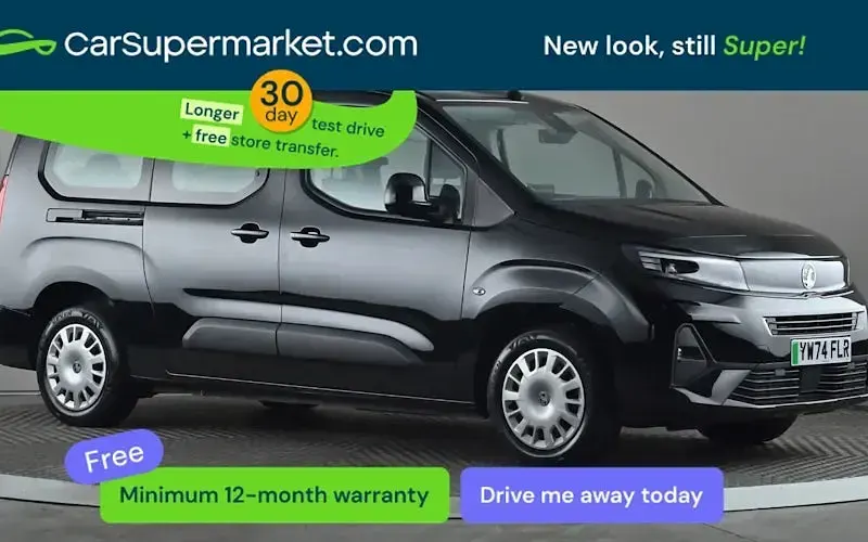 Begagnad Vauxhall Combo Design Edition 100 kW (136 HK) 2025 Minibuss