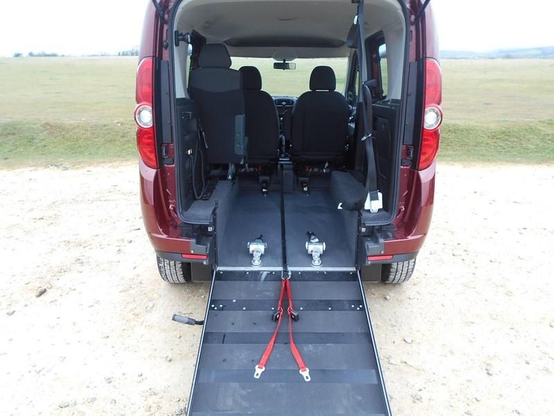 Used Fiat Doblò 2013 Red MPV