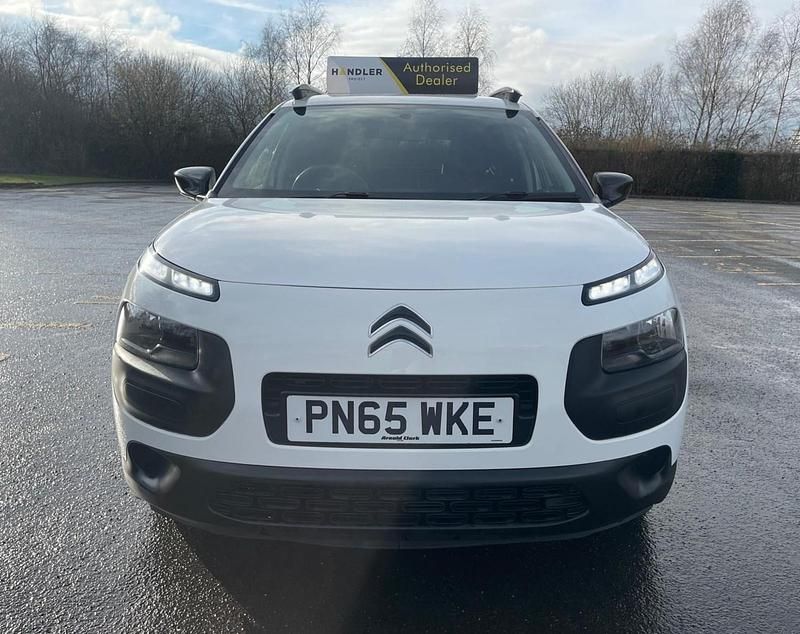 Used Citroën C4 Cactus Feel 82 HP (60 kW) 2015 White Hatchback