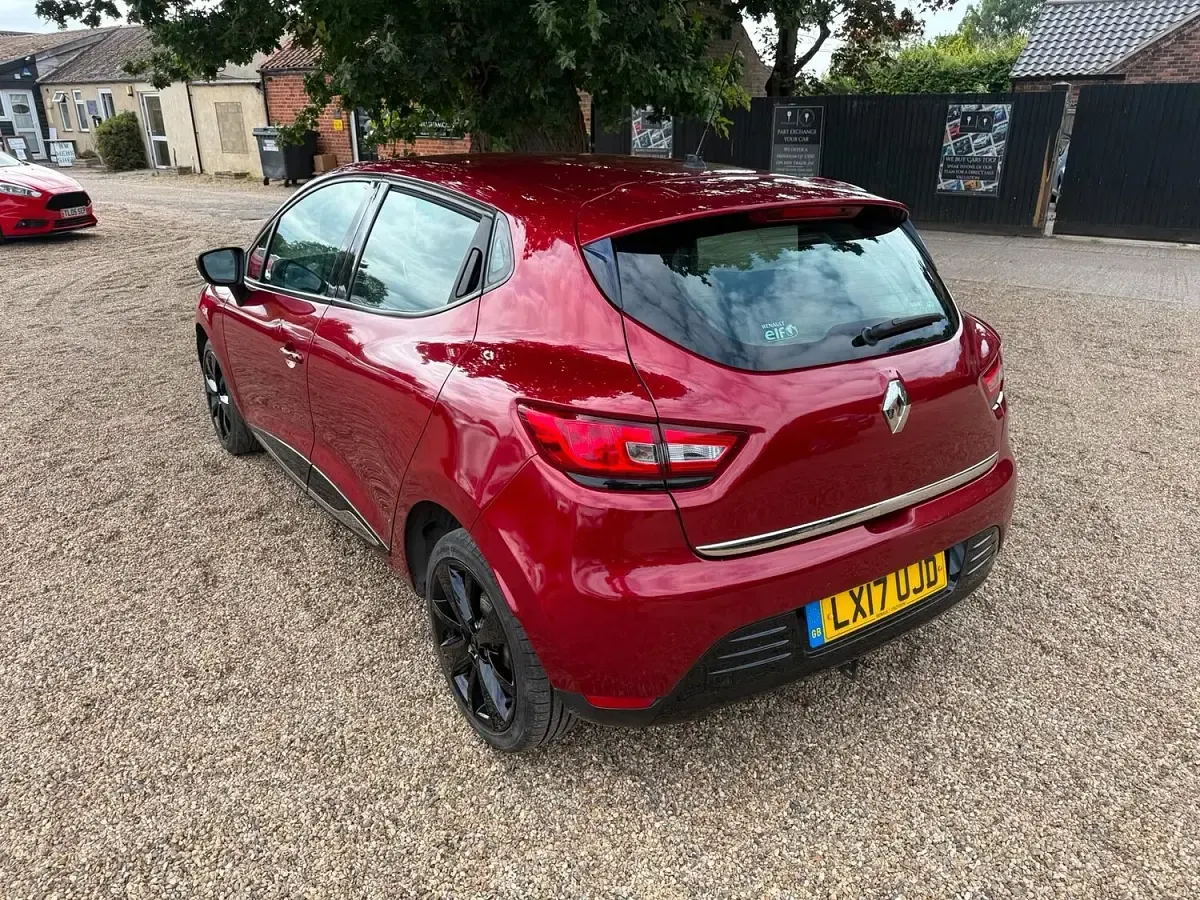 Used Renault Clio Dynamique 2017 Red Hatchback