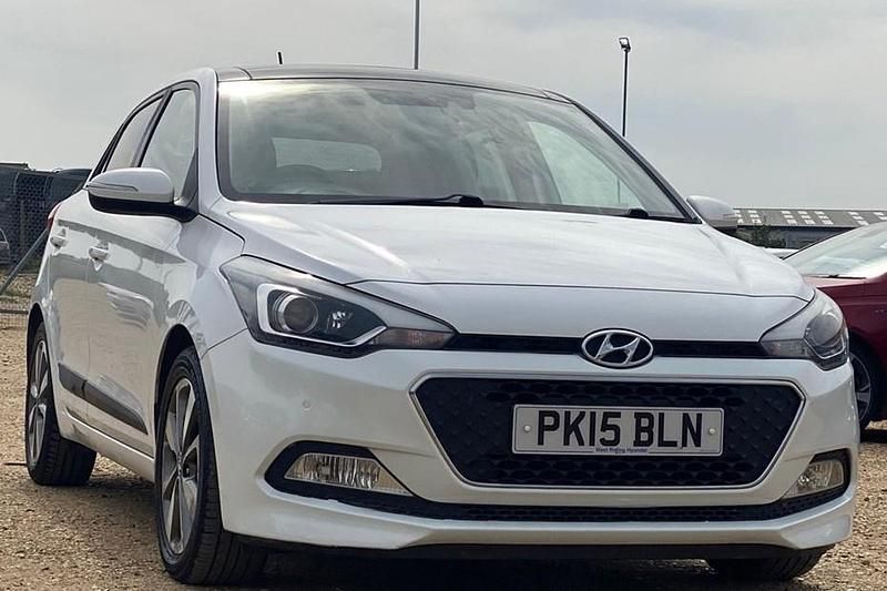 White Used 2015 Hyundai i20 Premium SE Hatchback | £6,499 (Fair price) - Image 1/1