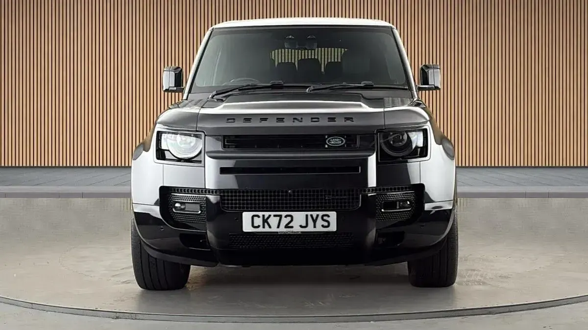 Used Land Rover Defender HSE Dynamic 300 HP (220 kW) 2022 Storm grey SUV