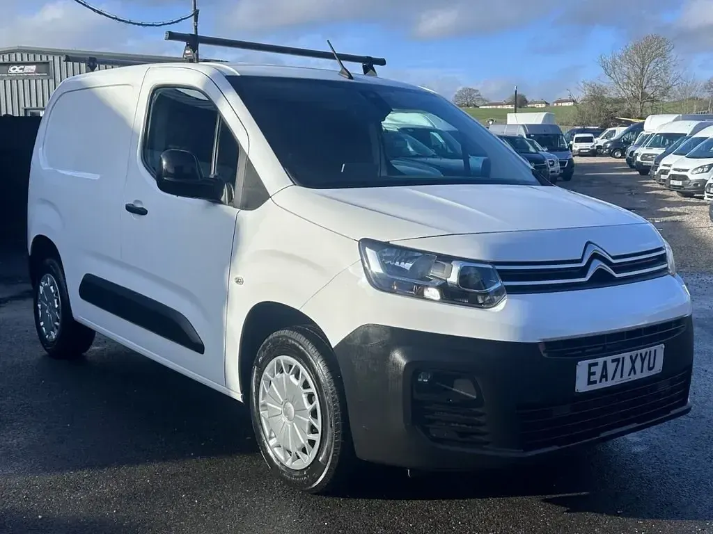 Usado Citroën Berlingo 130 HP (95 kW) 2021 Branco Monovolume