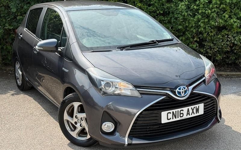 Grey Used 2016 Toyota Yaris Hybrid Hatchback | £11,499 (Fair price) - Image 1/4