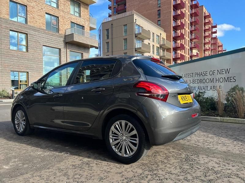 Used Peugeot 208 Signature Sky 2019 Grey Hatchback