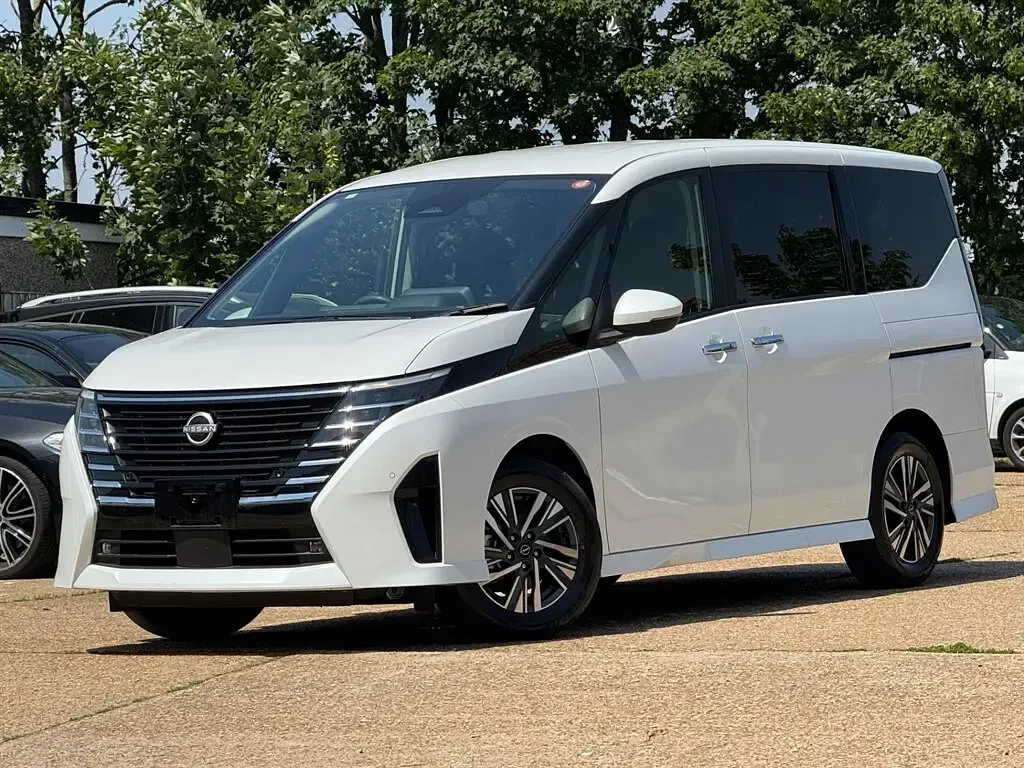 Used Nissan Serena 2024 White MPV