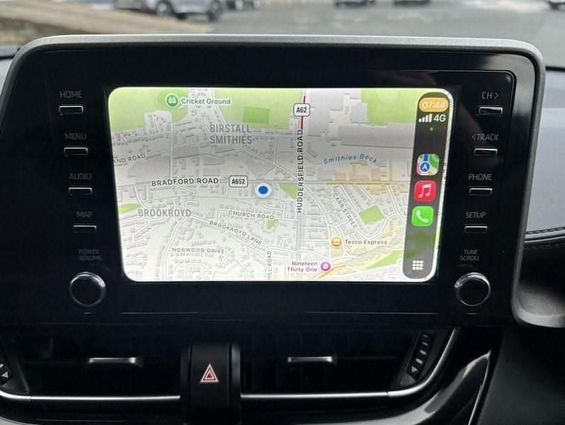 Used Toyota C-HR 122 HP (89 kW) 2023 Mauve/purple SUV