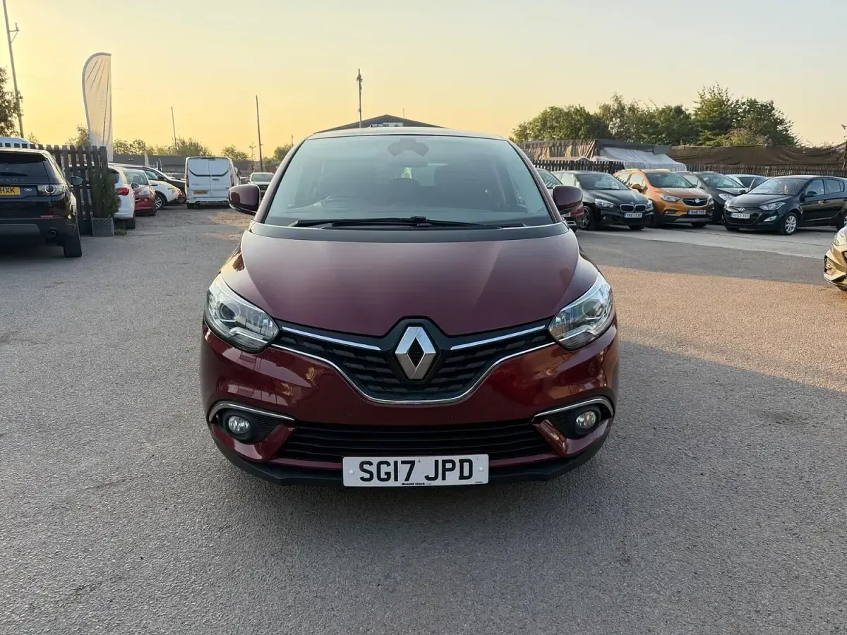 Used Renault Scénic III Dynamique 2017 Red MPV