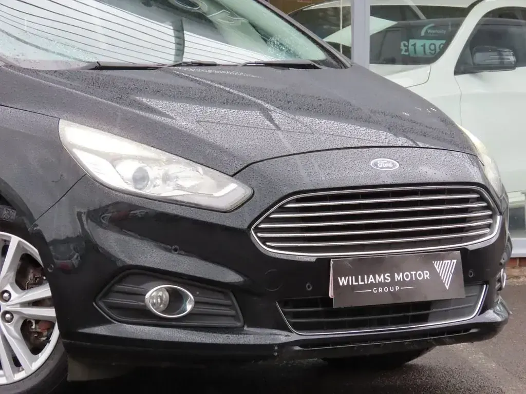 Usado Ford S-MAX Titanium 150 HP (110 kW) 2016 Preto Monovolume