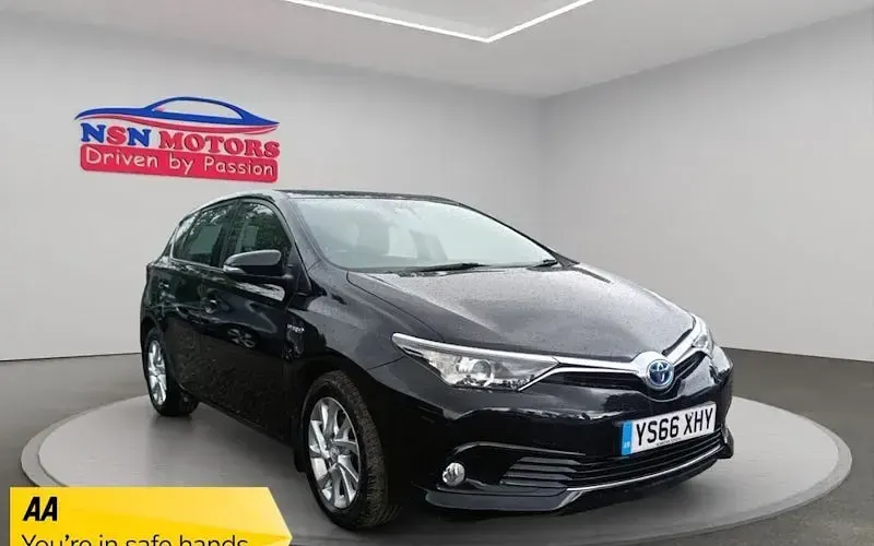Used Toyota Auris Hybrid Business Edition 136 HP (100 kW) 2016 Hatchback