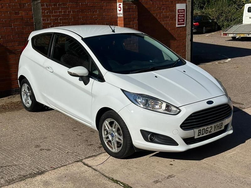 White Used 2012 Ford Fiesta Zetec Hatchback | £4,195 (Fair price) - Image 1/4