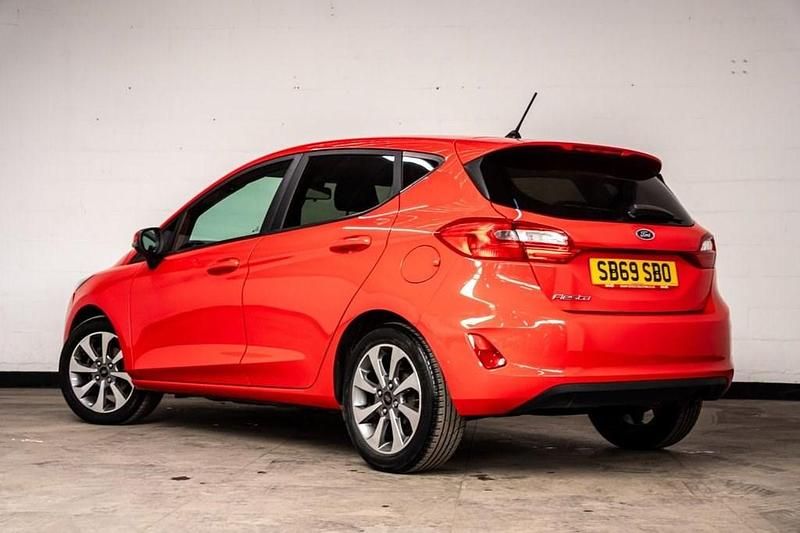 Usado Ford Fiesta Trend 85 HP (62 kW) 2019 Vermelho Citadino
