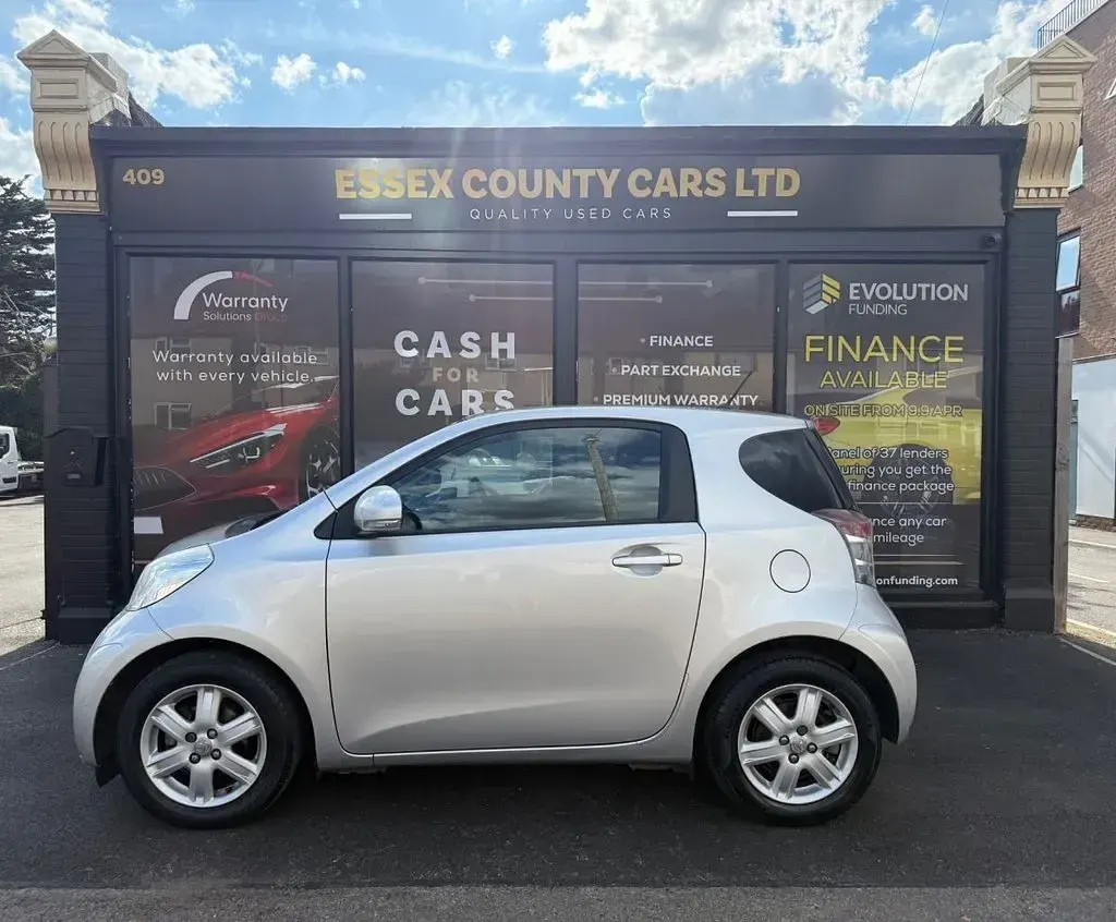 Used Toyota iQ 68 HP (50 kW) 2012 Silver Hatchback