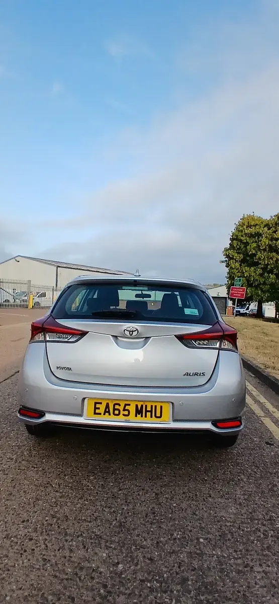 Used Toyota Auris Active 90 HP (66 kW) 2015 Silver Hatchback