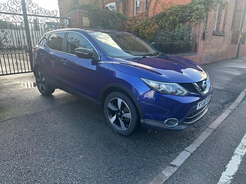 Blue Used 2016 Nissan Qashqai N-Connecta SUV | £4,950 (Good price) - Image 1/4