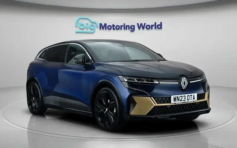 Used Renault Mégane Iconic 160 kW (218 HP) 2023 Blue and black Hatchback
