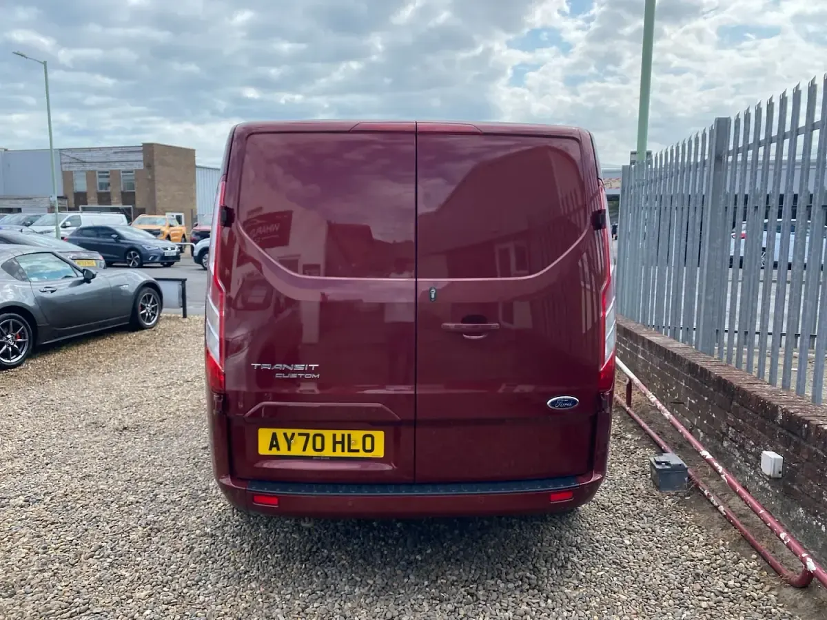 Used Ford Transit Custom Limited 130 HP (95 kW) 2020 Red Van