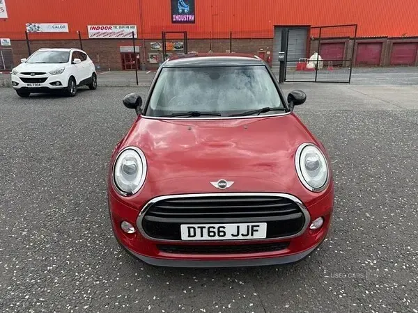 Used Mini Cooper D Hatch 114 HP (83 kW) 2017 Red Hatchback